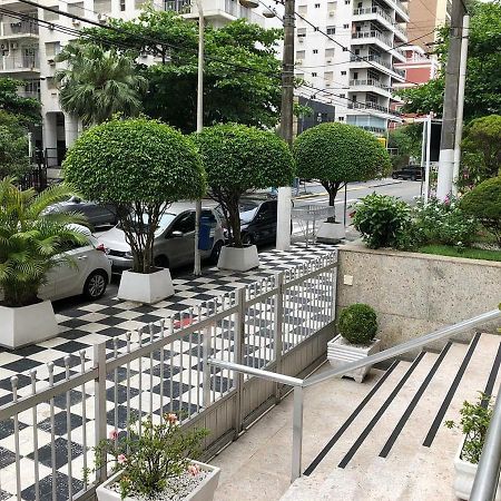 Apartamento na Praia de Pitangueiras-Guarujá à 50mt da praia e comércio perto Exterior foto